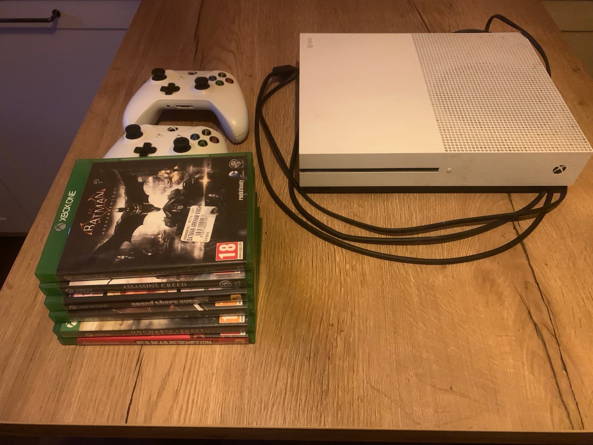 Lot Xbox One S, 2 manettes et 6 jeux
