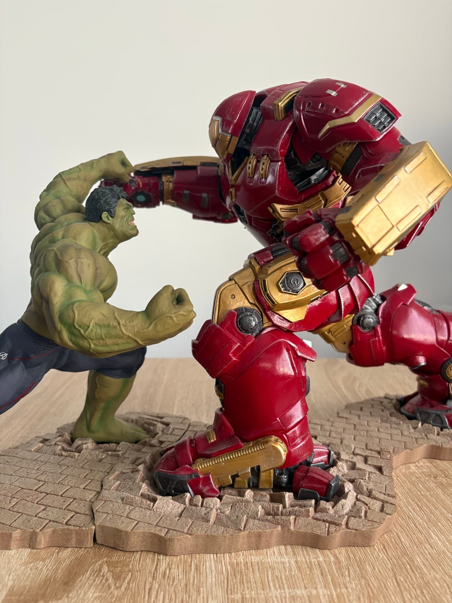 Diorama Hulk VS Hulkbuster