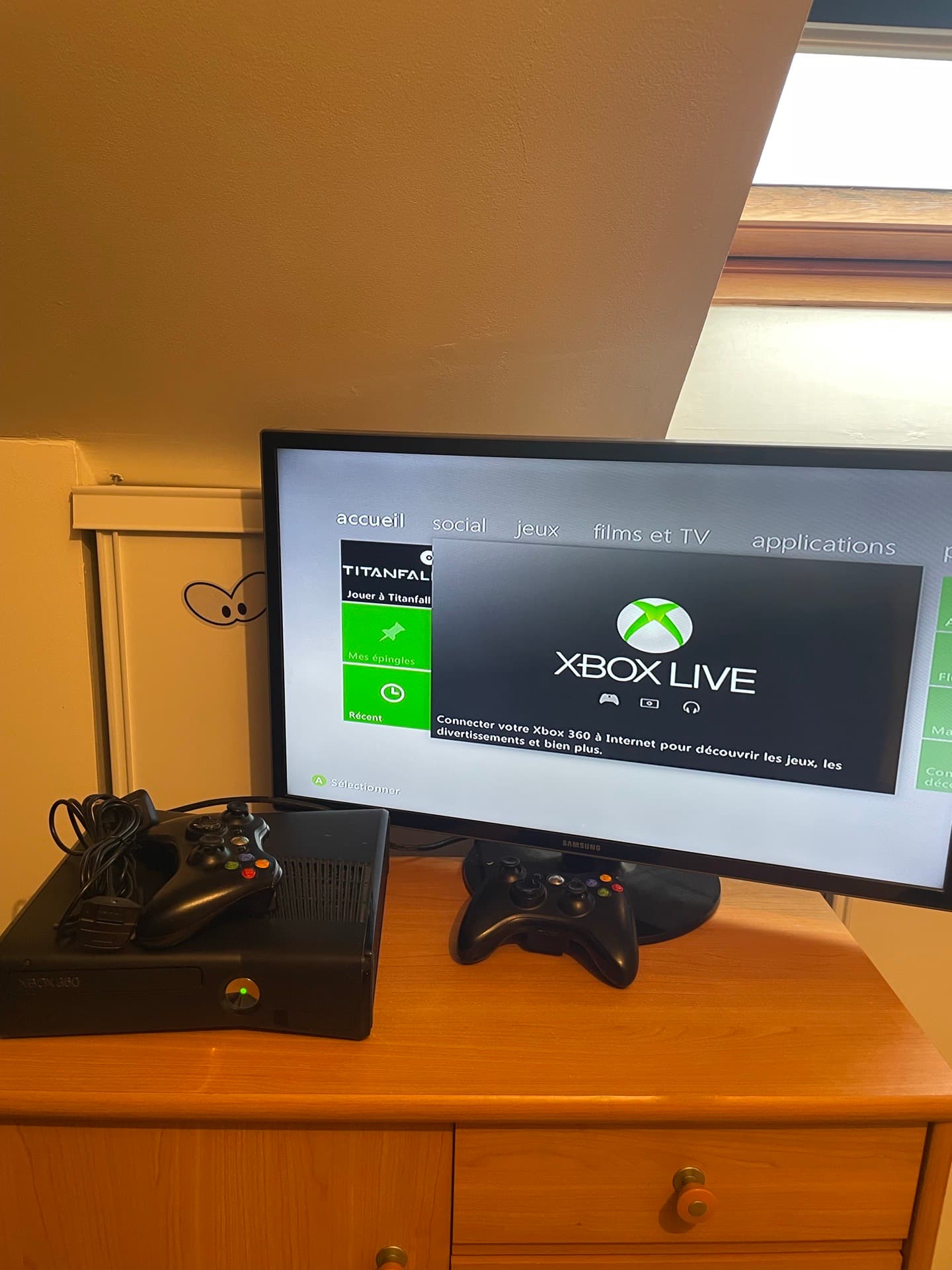 Lot console Xbox 360 S avec 2 manettes et 2 jeux