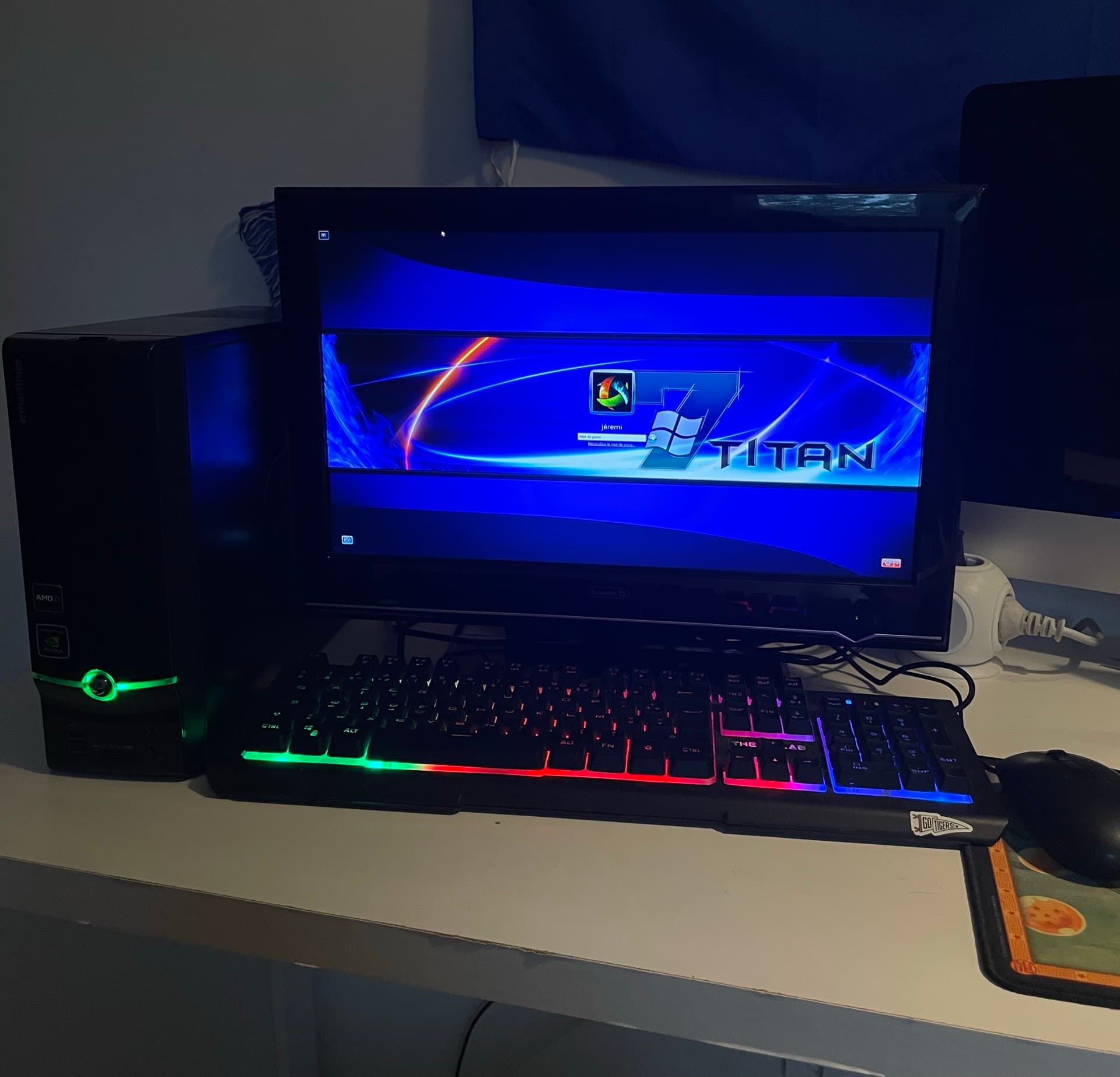 PC Fixe eMachines + Clavier G-Lab & Souris